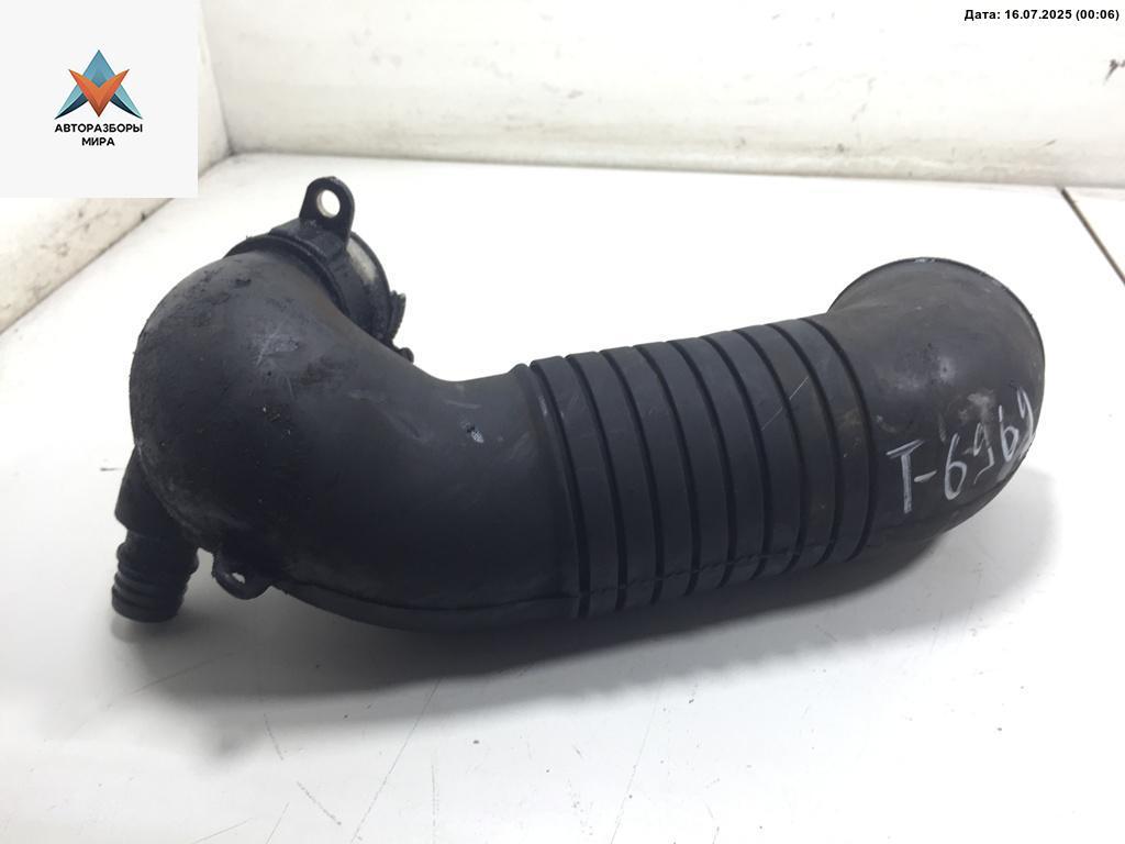 патрубок турбины Audi A4 B6 2002, 1.9 л., дизель, 8E0129615 - фото №1