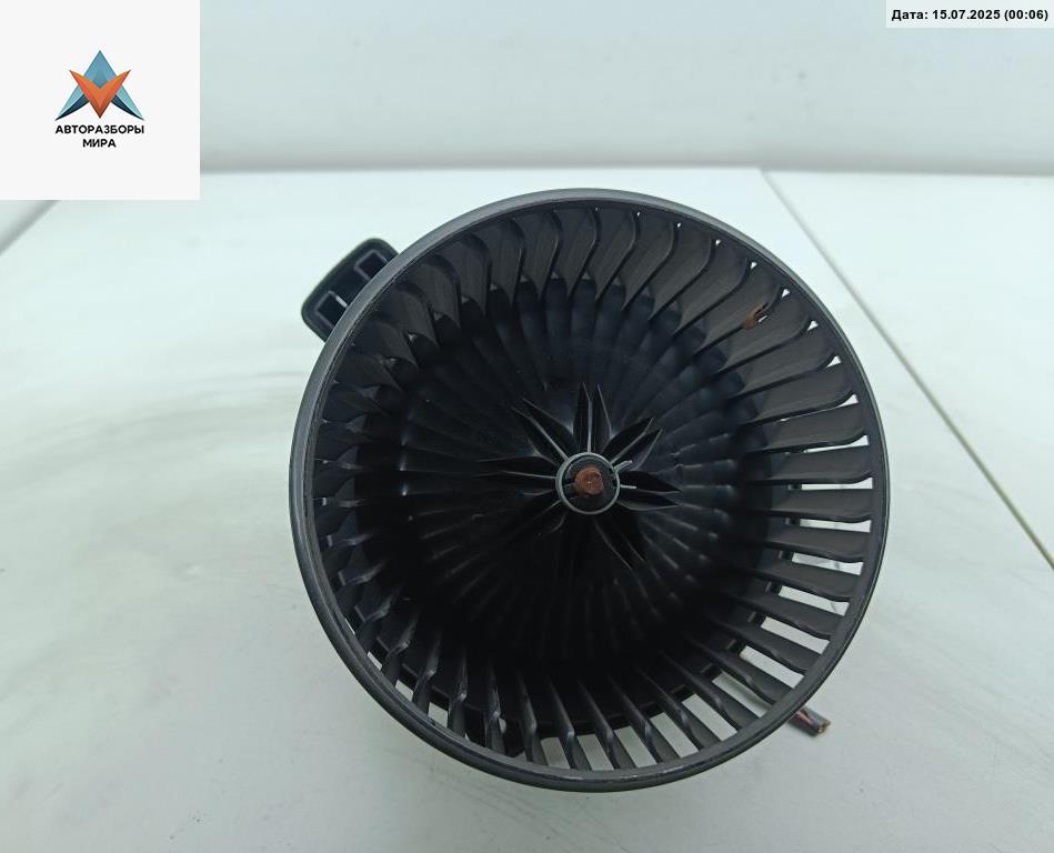 моторчик печки Kia Carens 3 поколение 2006, 2.0 л., дизель, МКПП, серый, минивэн, B448231370 - фото №1