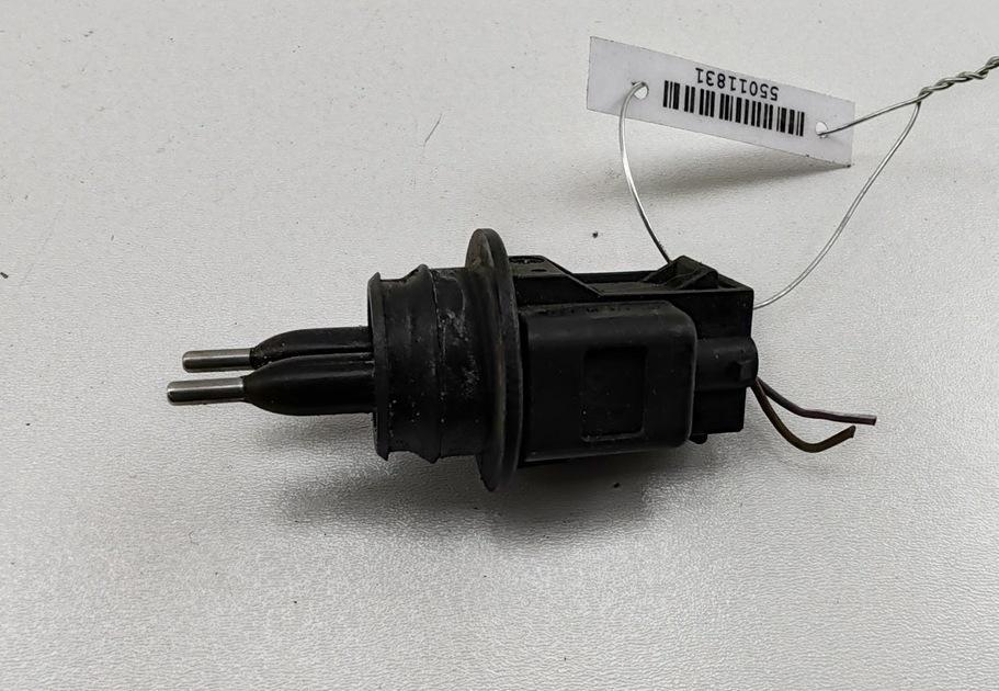 датчик уровня омывающей жидкости Volkswagen Passat B6 2007, 2.0 л., дизель, МКПП, синий, универсал, 1J0973202 - фото №1