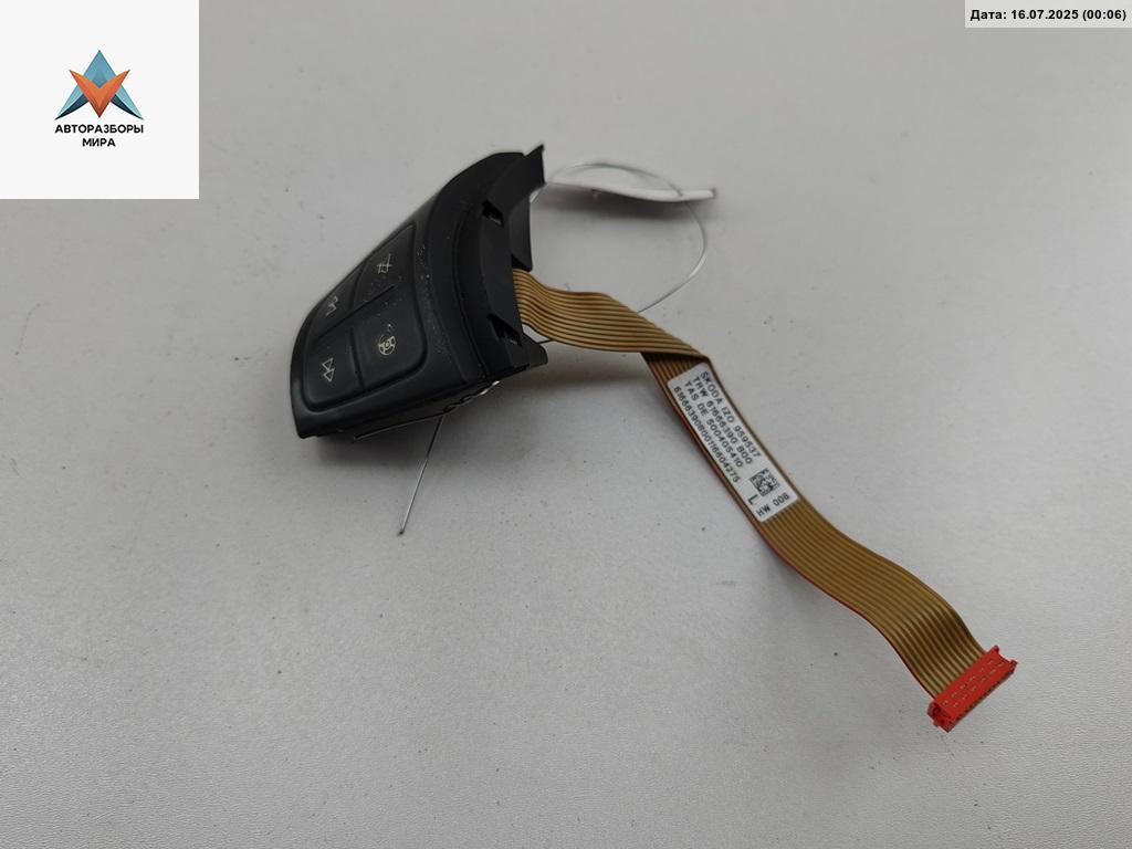 кнопки управления на руле Skoda Octavia mk2 (A5 1Z) 2004, 2.0 л., дизель, МКПП, серый, хетчбэк 5 дв., 959537 - фото №1