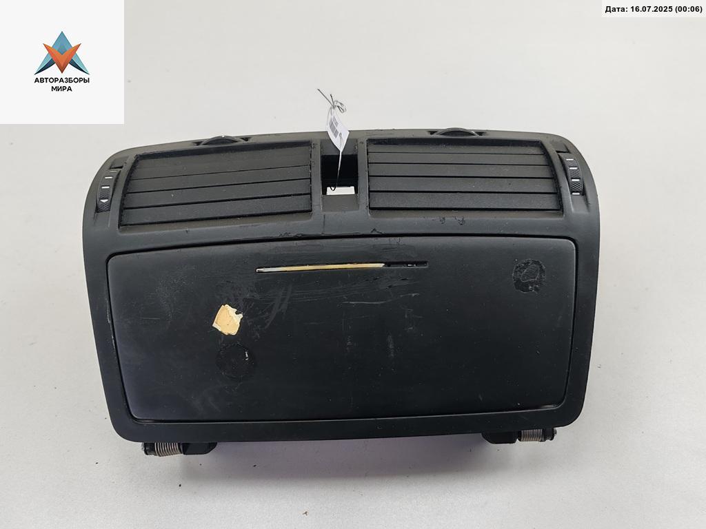 дефлектор обдува салона Skoda Octavia mk2 (A5 1Z) 2004, 2.0 л., дизель, МКПП, серый, хетчбэк 5 дв. - фото №1