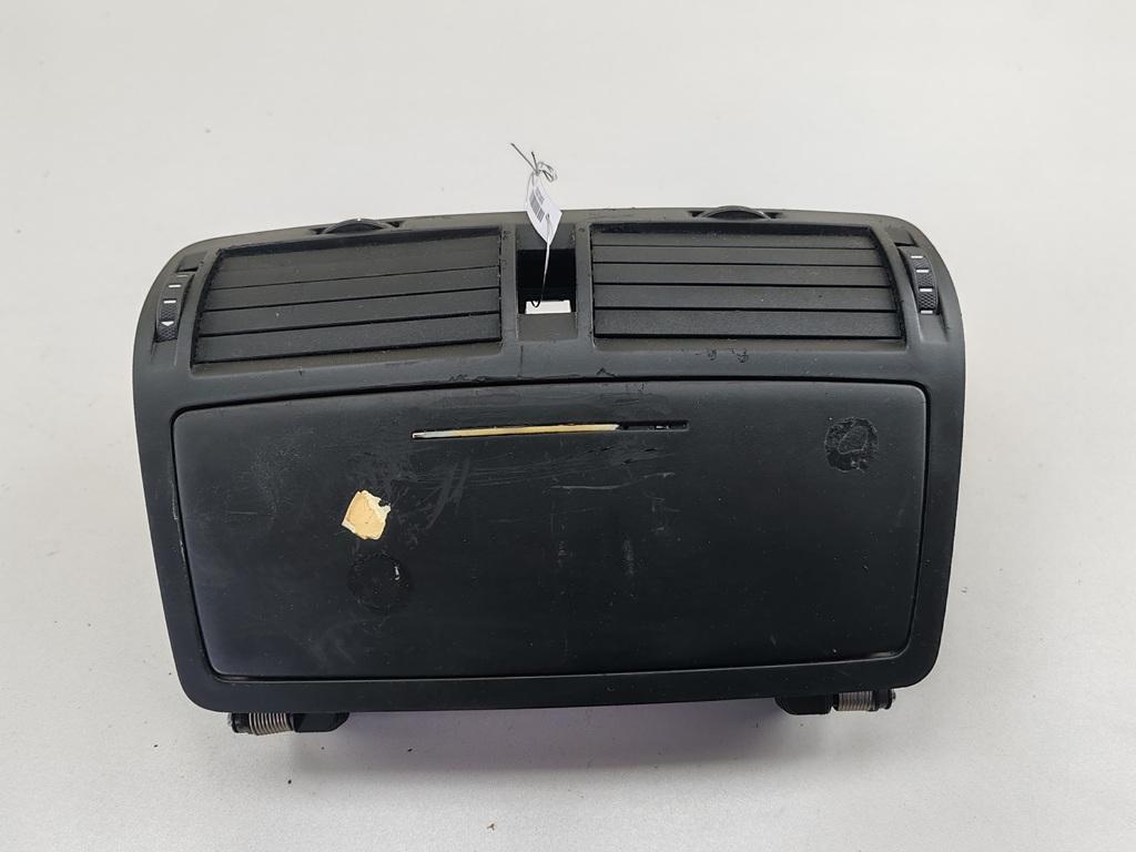 дефлектор обдува салона Skoda Octavia mk2 (A5 1Z) 2004, 2.0 л., дизель, МКПП, серый, хетчбэк 5 дв.