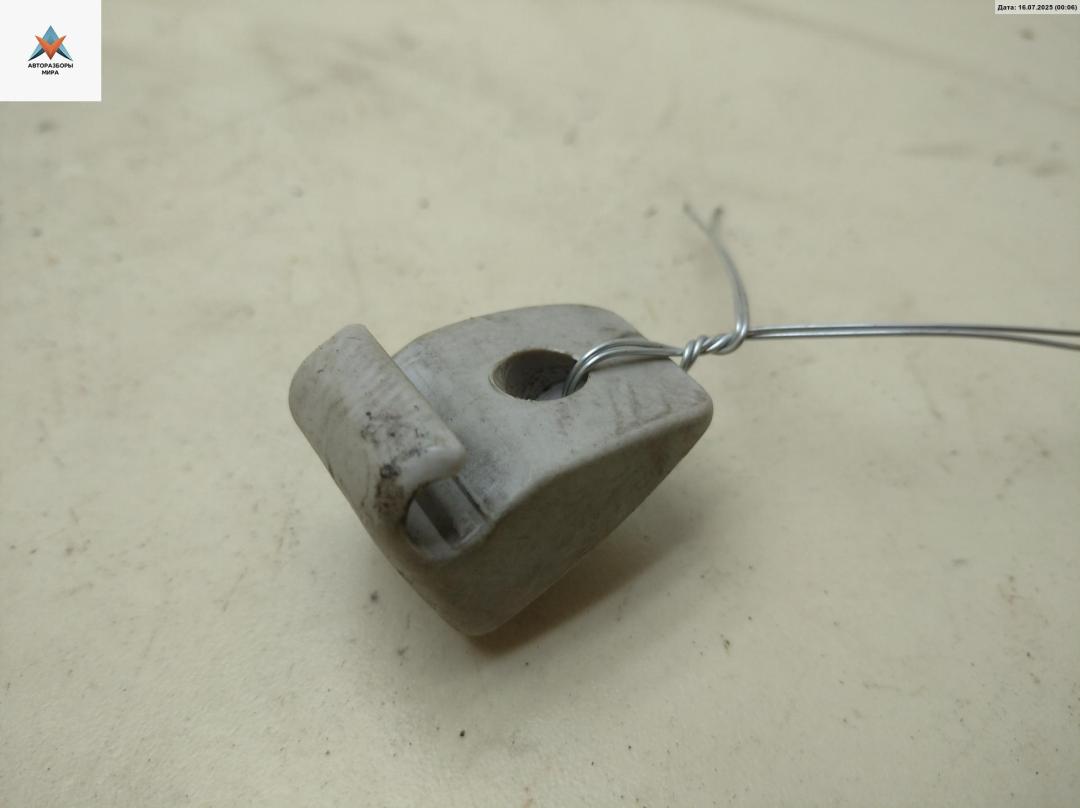 Крепление (крючок) солнцезащитного козырька Volkswagen Transporter T4 1995, 2.4 л., дизель, МКПП, белый, микроавтобус - фото №1