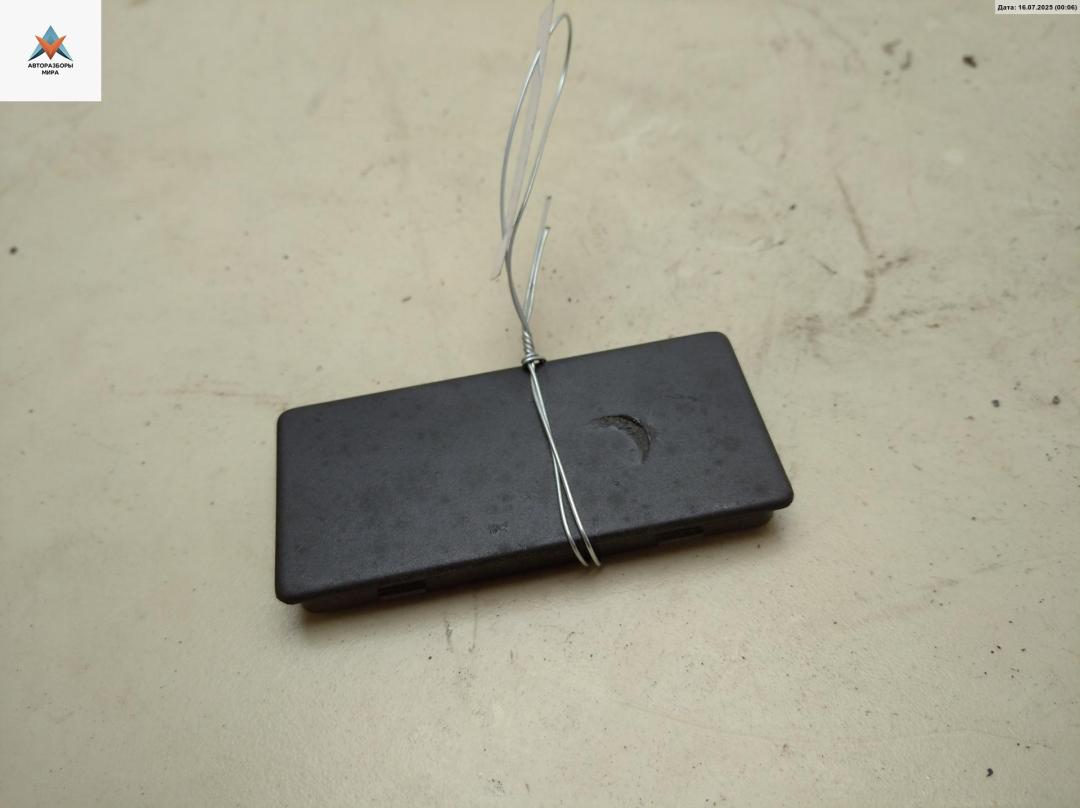 заглушка Volkswagen Transporter T4 1995, 2.4 л., дизель, МКПП, белый, микроавтобус, 701957087 - фото №1