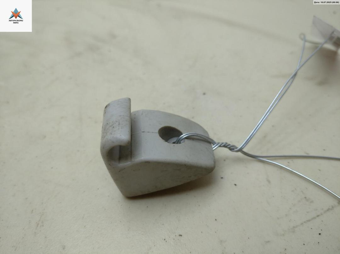 Крепление (крючок) солнцезащитного козырька Volkswagen Transporter T4 1992, 2.4 л., дизель, МКПП, серый, микроавтобус - фото №1