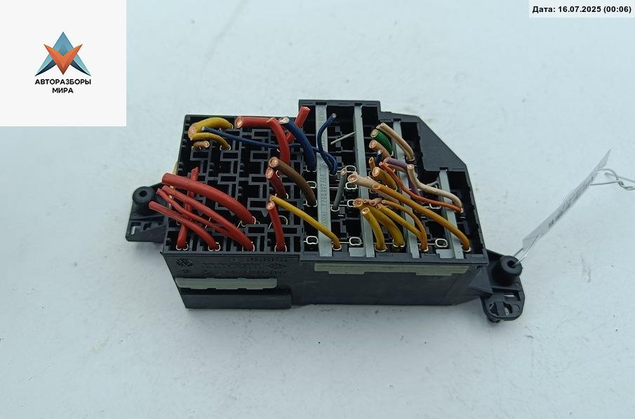 блок предохранителей Dacia (Renault) Logan 2006, 1.4 л., бензин, МКПП, синий, седан, 7703297597 - фото №1