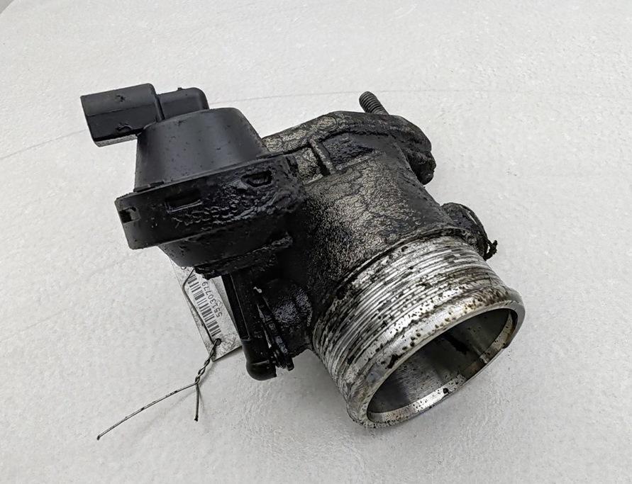 заслонка дроссельная Audi A4 B6 2002, 2.5 л., дизель, АКПП, серый, универсал, 8E0145950C