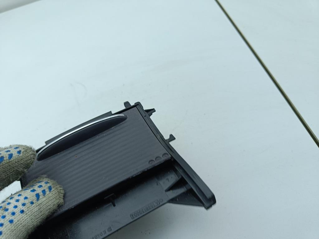 пепельница Mercedes-Benz A W168 2003, 1.6 л., бензин, МКПП, серый, хетчбэк 5 дв., 1688100930