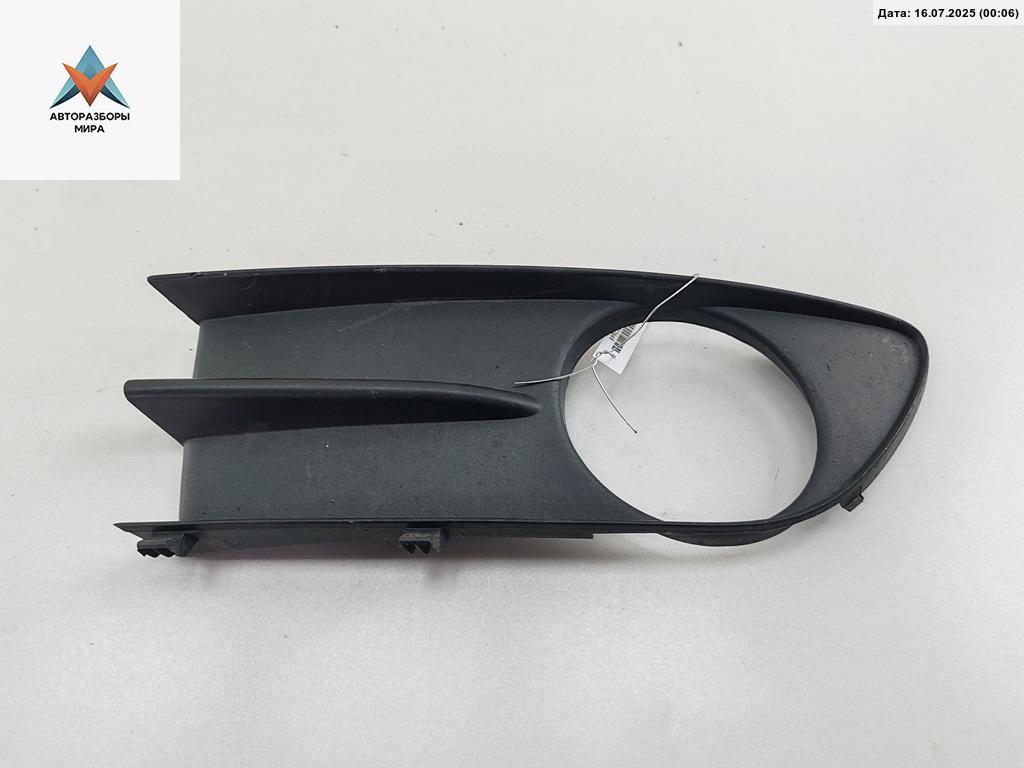 рамка фары противотуманной левой Renault Laguna 2 поколение 2001, 1.8 л., бензин, АКПП, серый, универсал, G000009745 - фото №1