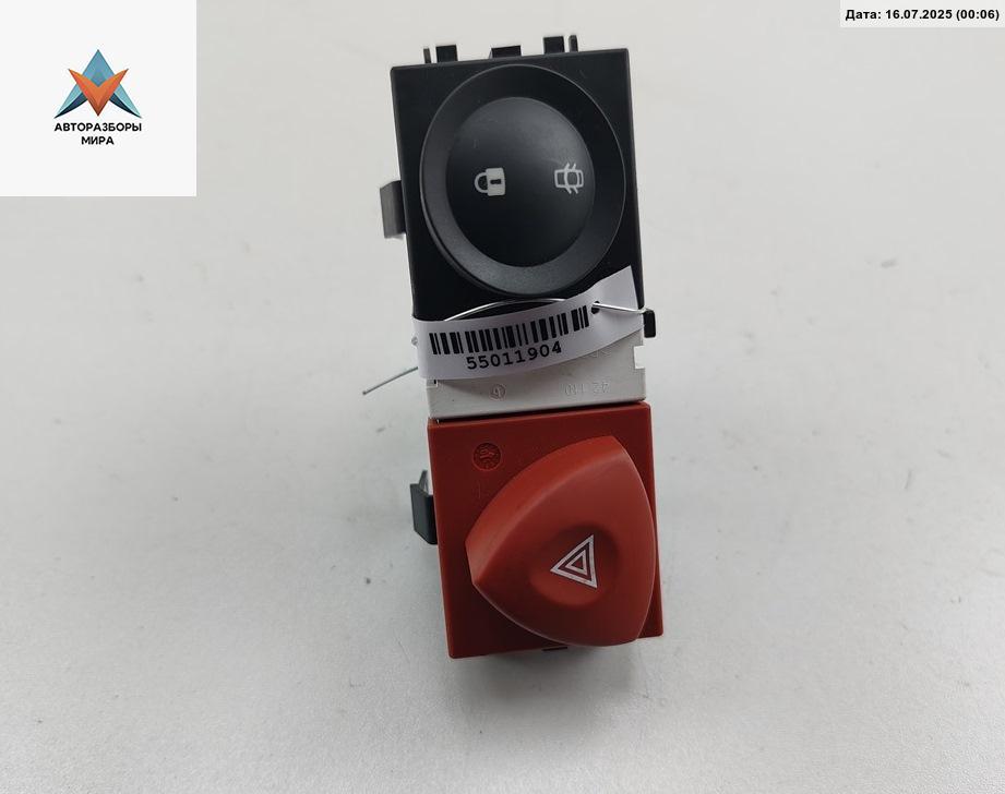 кнопка аварийной сигнализации Renault Megane 2 поколение 2004, 1.6 л., бензин, МКПП, чёрный, хетчбэк 3 дв., 8200095493 - фото №1