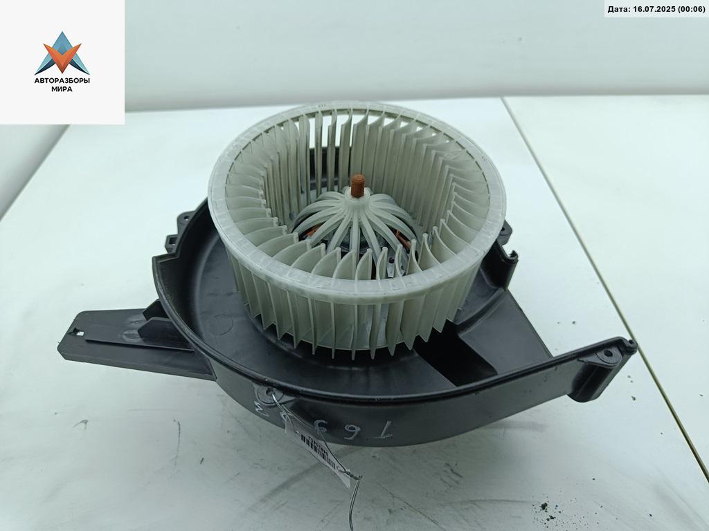 моторчик печки SEAT Ibiza 3 поколение 2005, 1.4 л., бензин, МКПП, серый, хетчбэк 3 дв., 8EW009157111 - фото №1