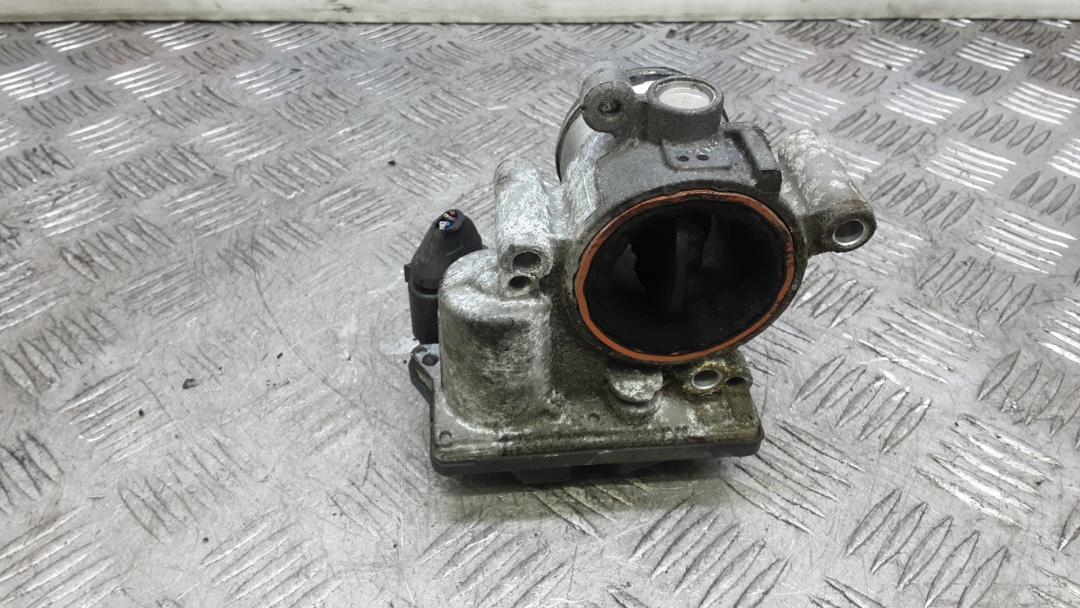 заслонка дроссельная Volkswagen Passat B7 2012, 2.0 л., дизель, МКПП, универсал, 3L128063AC - фото №1