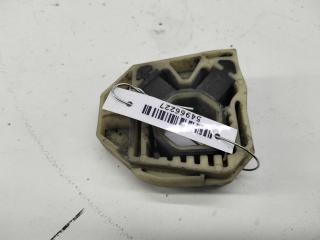 кронштейн радиатора Volkswagen Caddy 2011, 1.6 л., дизель, МКПП, белый, фургон, 1Z0121367B