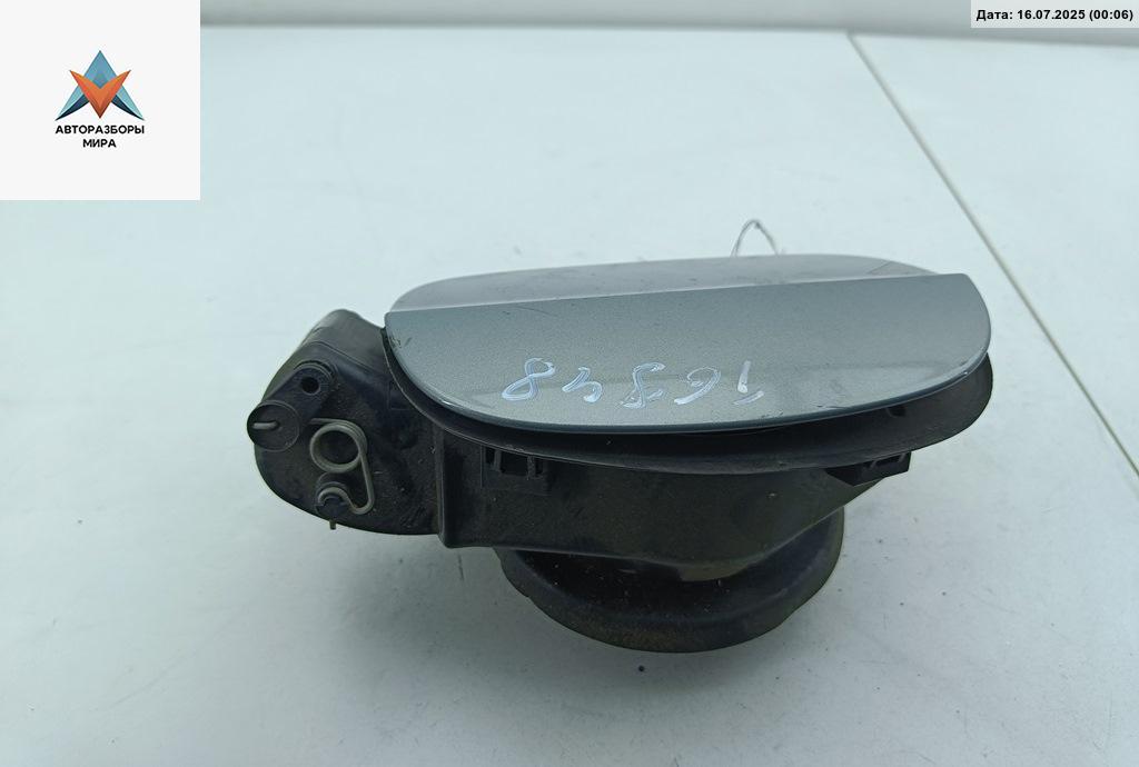 лючок топливного бака Ford Mondeo 4 поколение 2007, 2.0 л., дизель, АКПП, серый, универсал, 1S71A405A02AA - фото №1