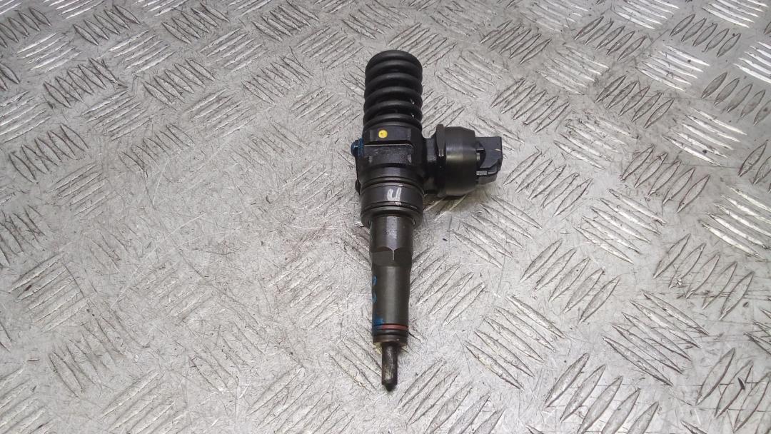 форсунка Skoda Octavia 2 поколение (A5) 2007, 1.9 л., дизель, МКПП, хетчбэк 5 дв., 038130073AG, 0414720215, PDB016 - фото №1