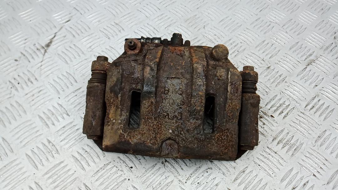 суппорт передний левый Kia Carnival VQ 2009, 2.9 л., дизель, АКПП, минивэн, 581104D200 - фото №1