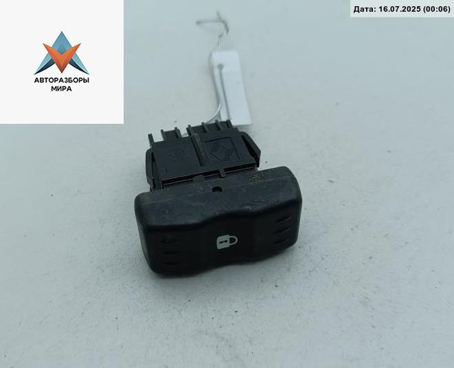 кнопка центрального замка Dacia (Renault) Logan 2006, 1.4 л., бензин, МКПП, синий, седан, 213517 - фото №1