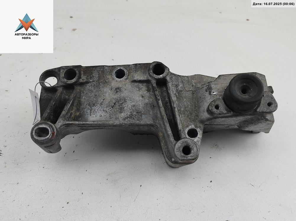 кронштейн двигателя Renault Espace 4 поколение 2005, 2.2 л., дизель, АКПП, чёрный, минивэн, 8200493276 - фото №1