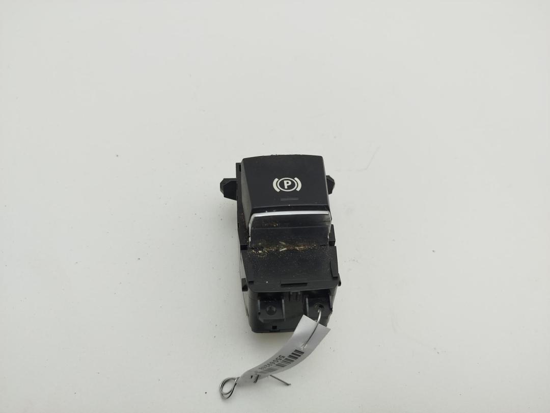 кнопка ручного тормоза (ручника) BMW 5 F10/F11 2011, 2.0 л., дизель, МКПП, чёрный, универсал, 9180199