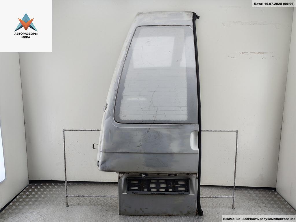 дверь задняя распашная левая Volkswagen Transporter T4 1995, 2.4 л., дизель, МКПП, белый, микроавтобус - фото №1