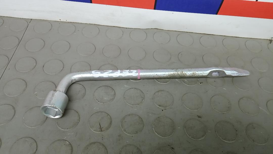 ключ колесный (балонный) Subaru Outback 5 поколение 2015, 2.0 л., дизель, МКПП, универсал - фото №1