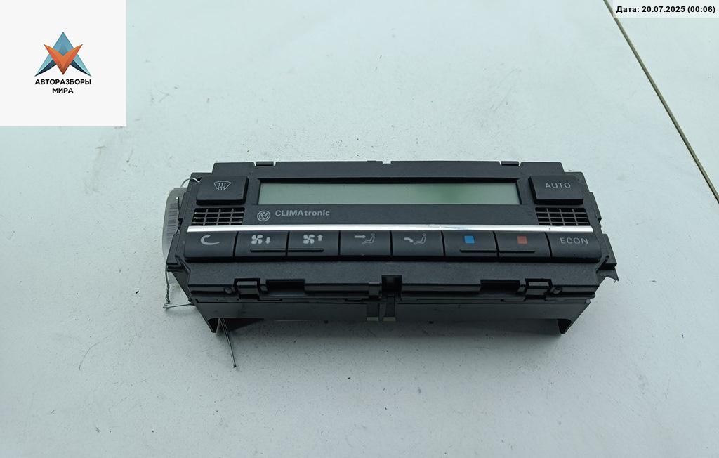 блок управления печки / климат-контроля Volkswagen Passat B5 1999, 2.5 л., дизель, МКПП, чёрный, универсал - фото №1