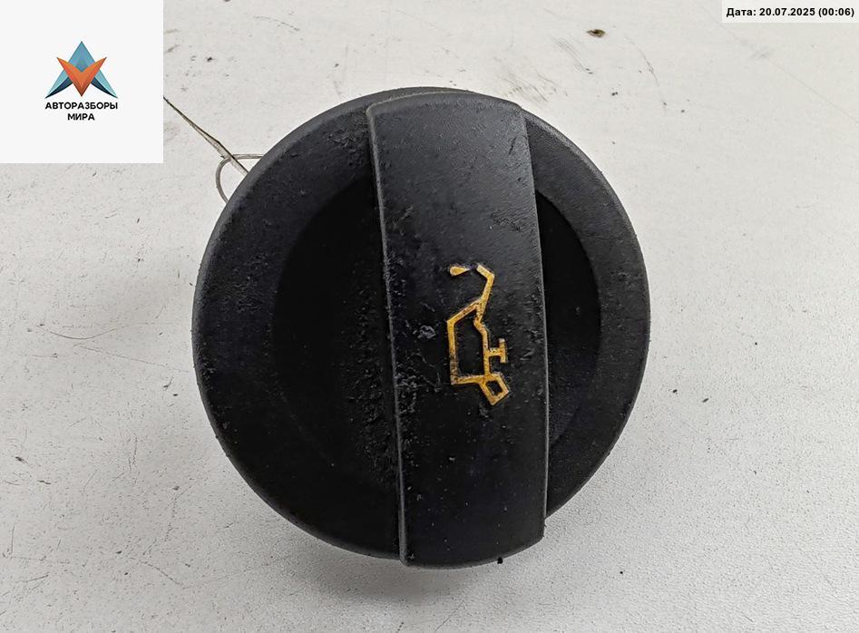 пробка маслозаливная Volkswagen Touran 1 поколение 2004, 2.0 л., бензин, МКПП, серый, минивэн - фото №1