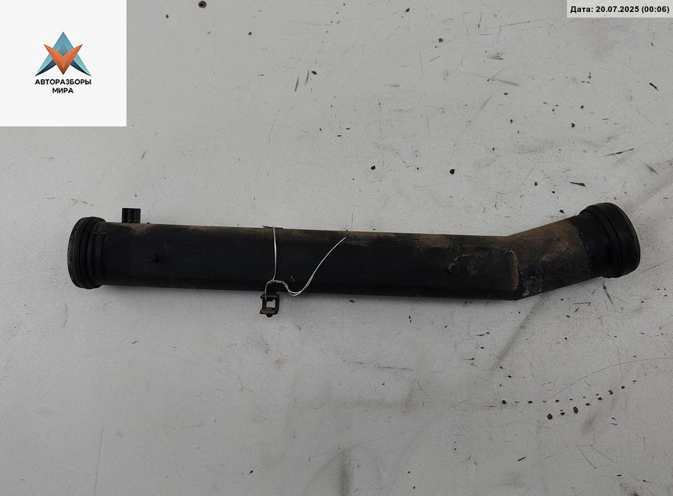 трубка охлаждающей жидкости Volkswagen Golf 4 поколение 1998, 1.4 л., бензин, МКПП, 032121065D - фото №1