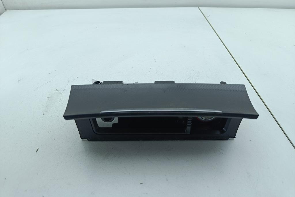 пепельница Volkswagen Passat B6 2005, 1.6 л., бензин, МКПП, синий, универсал, 3C0883284