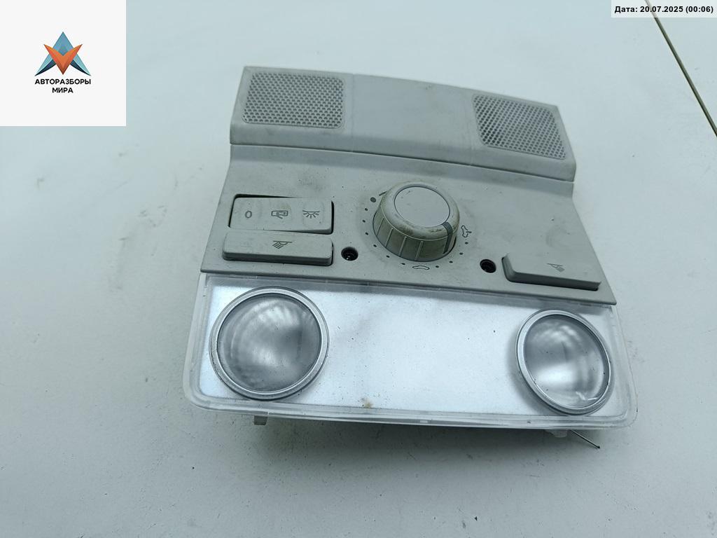 фонарь салона (плафон) Volkswagen Passat B6 2008, 1.4 л., бензин, МКПП, чёрный, универсал, 1K0947133 - фото №1
