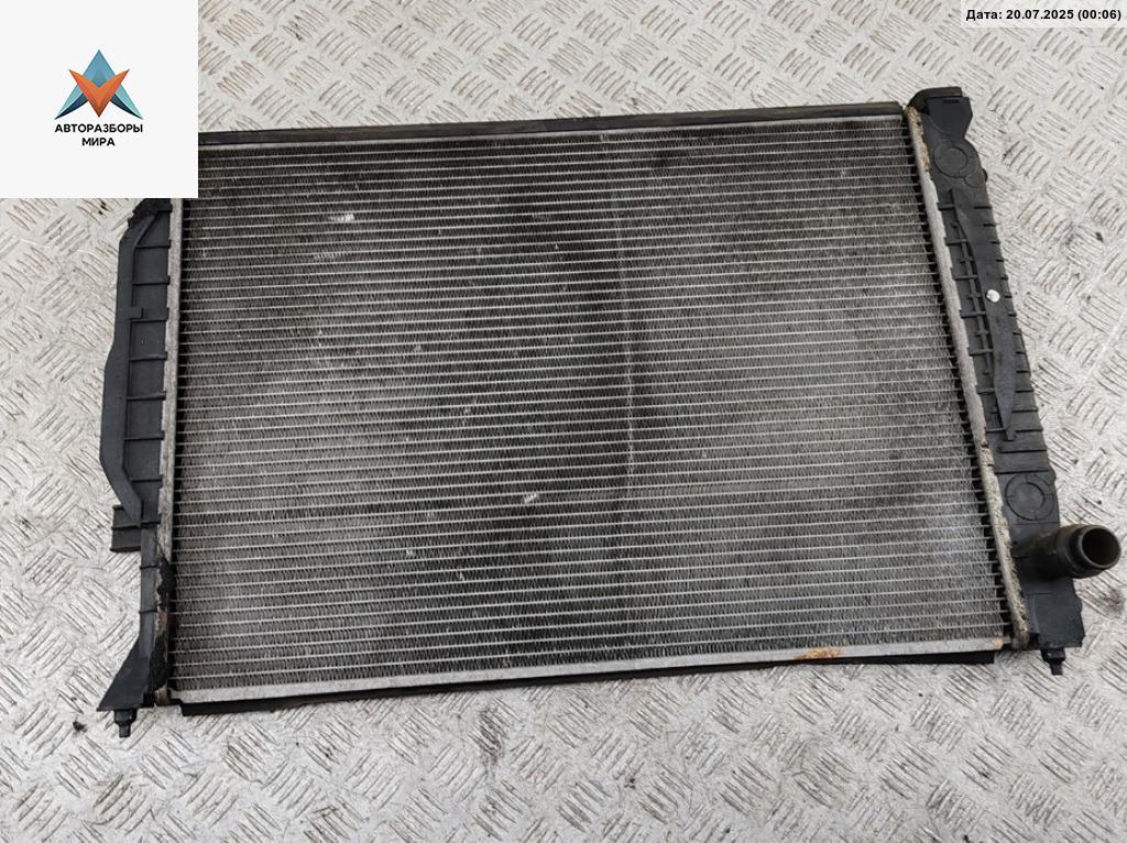 радиатор охлаждения Audi A6 4B/C5 2000, 2.5 л., дизель, МКПП, чёрный, универсал, 4B0121251 - фото №1