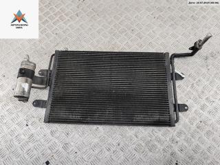 радиатор кондиционера Volkswagen Bora 1 поколение 2000, 1.6 л., бензин, МКПП, красный, седан, 1J0820411D