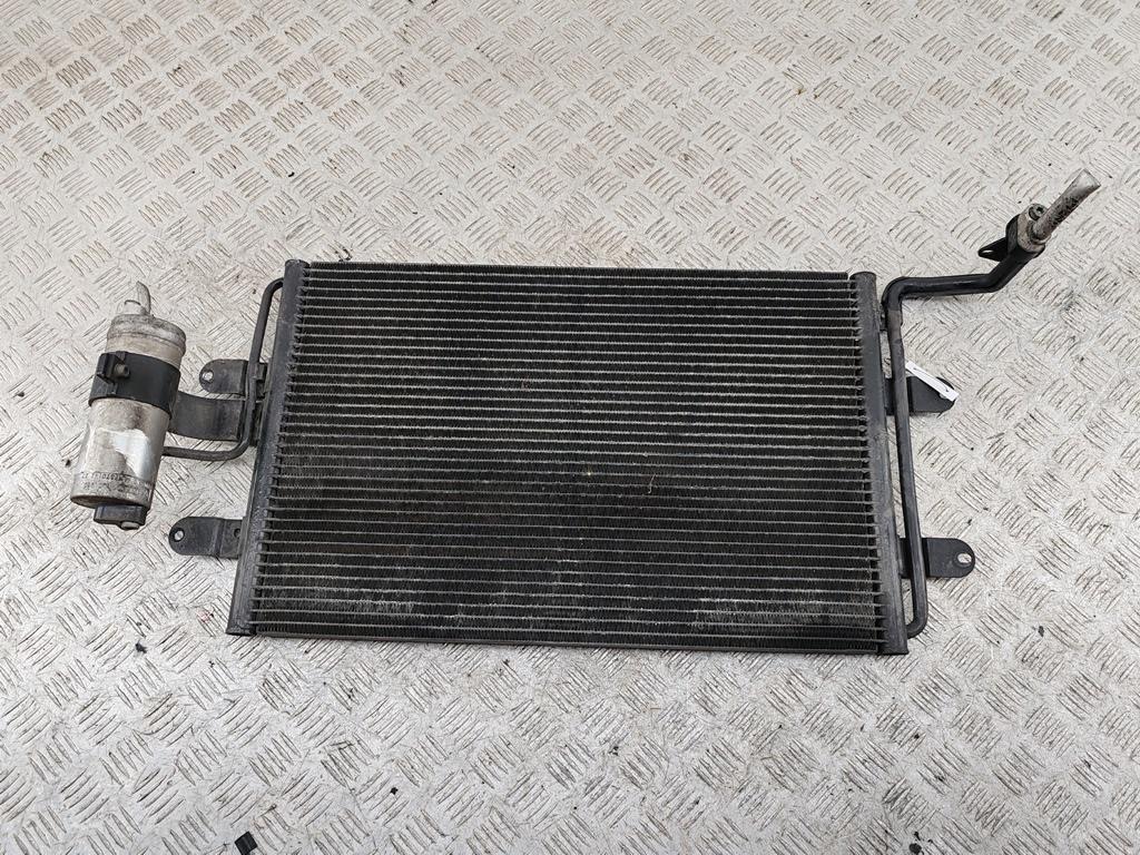 радиатор кондиционера Volkswagen Bora 2000, 1.6 л., бензин, МКПП, красный, седан, 1J0820411D