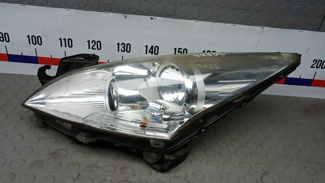 фара левая Peugeot 3008 1 поколение 2010, 1.6 л., дизель, МКПП, хетчбэк 5 дв. - фото №1