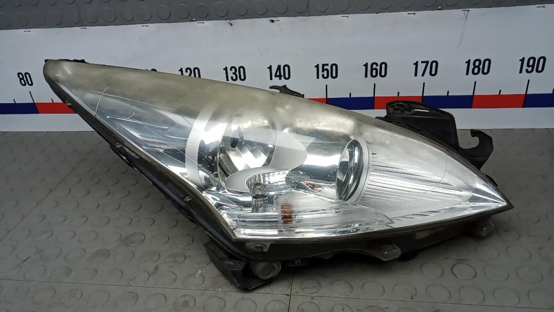 фара правая Peugeot 3008 1 поколение 2010, 1.6 л., дизель, МКПП, хетчбэк 5 дв. - фото №1