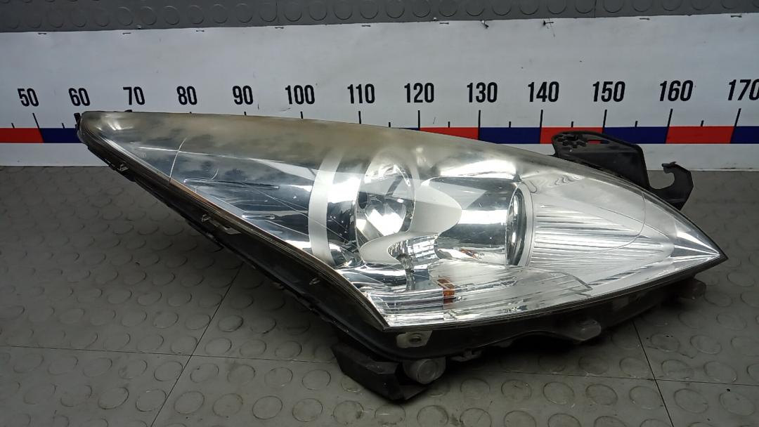 фара правая Peugeot 3008 1 поколение 2010, 1.6 л., бензин, МКПП, хетчбэк 5 дв. - фото №1