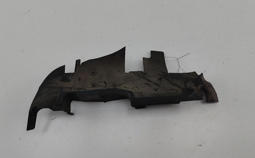 воздуховод Audi A4 B5 1995, 1.8 л., бензин, АКПП, красный, седан, 8D0121284