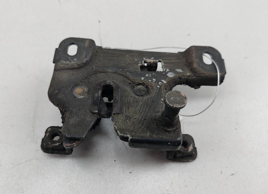 замок капота Audi A4 B5 1995, 1.8 л., бензин, АКПП, красный, седан