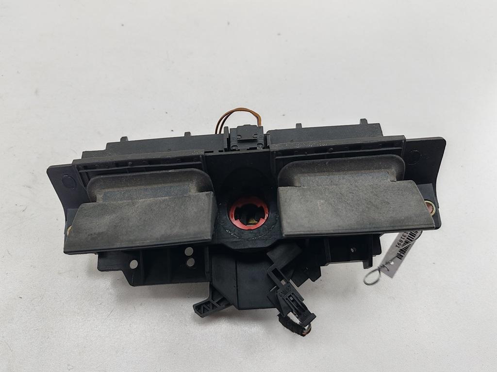 ручка крышки багажника Audi A6 4B/C5 2000, чёрный, универсал, 4B0827565 - фото №1