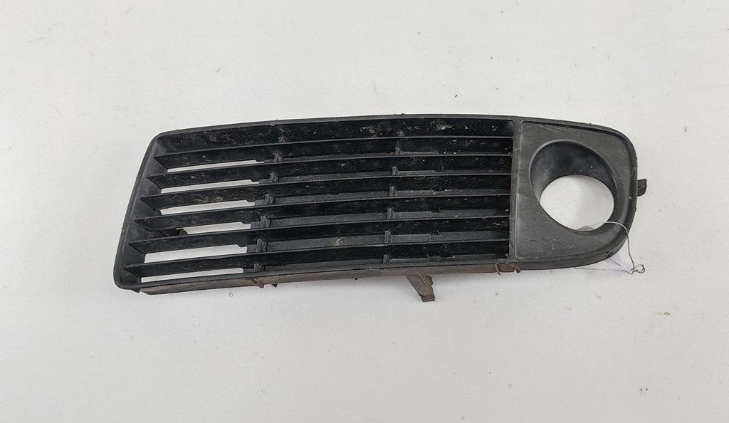 рамка фары противотуманной левой Audi A6 C5 1998, 2.4 л., бензин, МКПП, зелёный, седан, 4B0807681J
