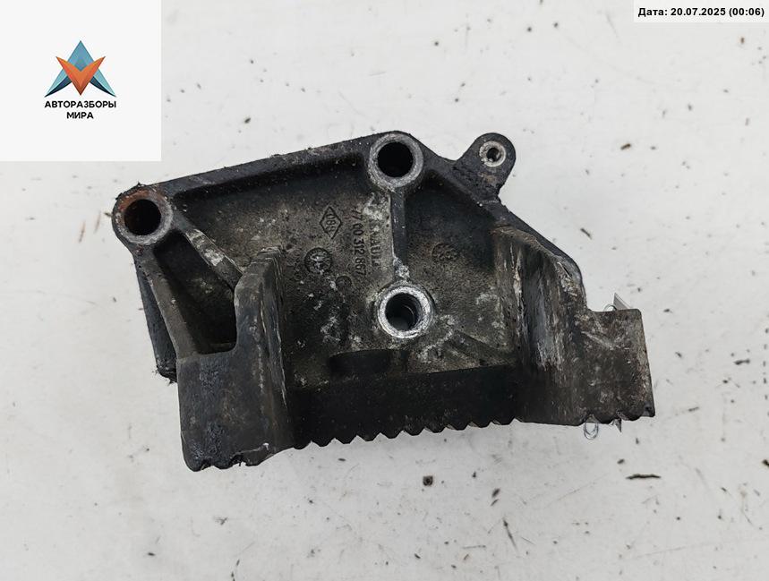 кронштейн двигателя Opel Movano A 2002, 2.5 л., дизель, МКПП, белый, микроавтобус, 7700312867 - фото №1