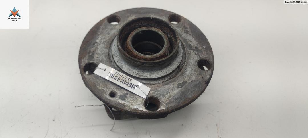 ступица передняя правая Audi A4 B6 2002, 2.0 л., бензин, МКПП, синий, универсал - фото №1