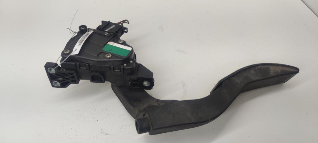 педаль Audi A4 B6 2002, 2.0 л., бензин, МКПП, синий, универсал, 8E1523A