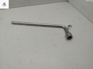 ключ колесный (балонный) Mercedes-Benz B-Класс W245 2006, 1.7 л., бензин, АКПП, серый, минивэн, 2215810001