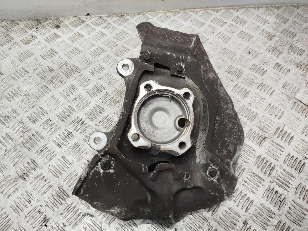 Кулак (корпус ступицы) передний правый BMW 5 E60/E61 2004, 2.2 л., бензин, МКПП, чёрный, седан, 6760954