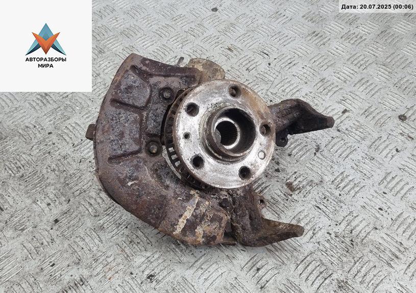 ступица передняя правая Volkswagen Golf 4 поколение 1997, 1.4 л., бензин, МКПП, красный, хетчбэк 5 дв. - фото №1