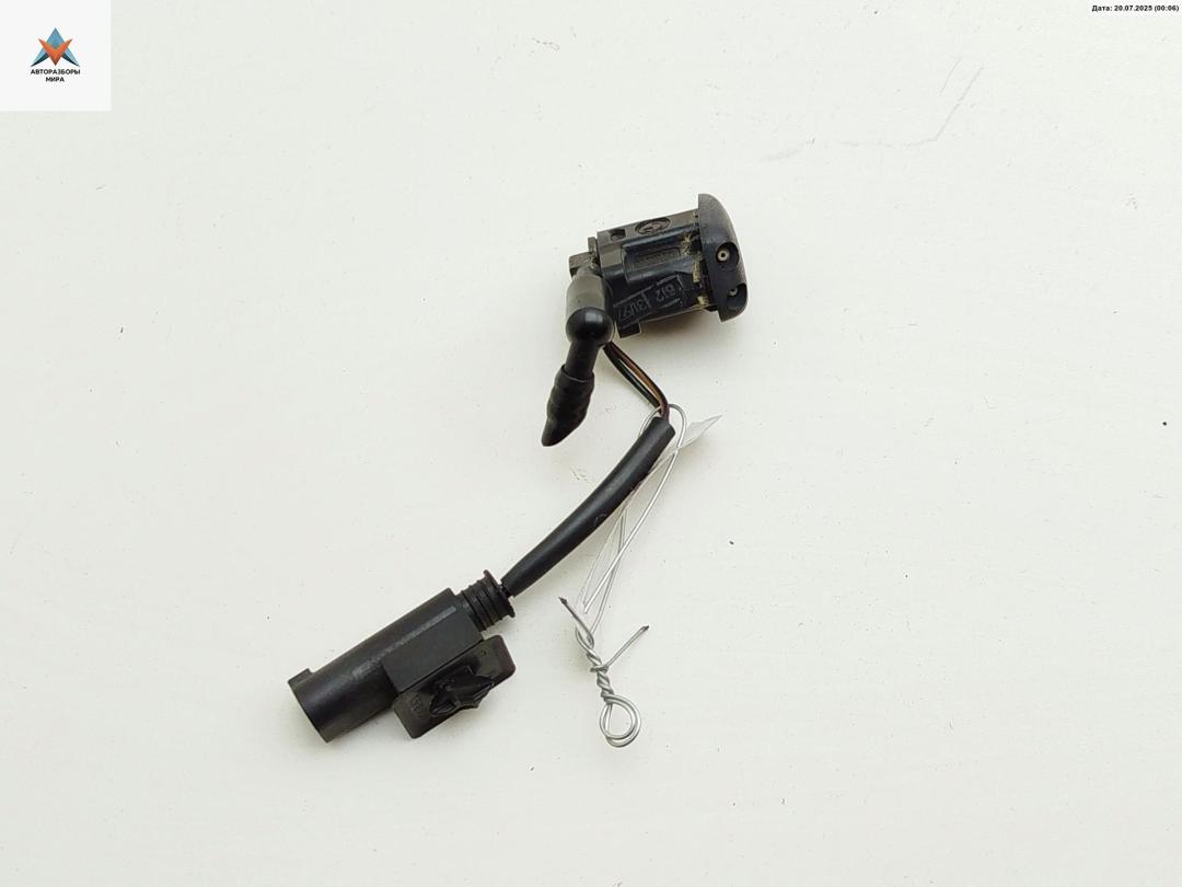 форсунка омывателя лобового стекла BMW 5 серия E39 1997, 2.0 л., бензин, МКПП, чёрный, седан, 8361039 - фото №1