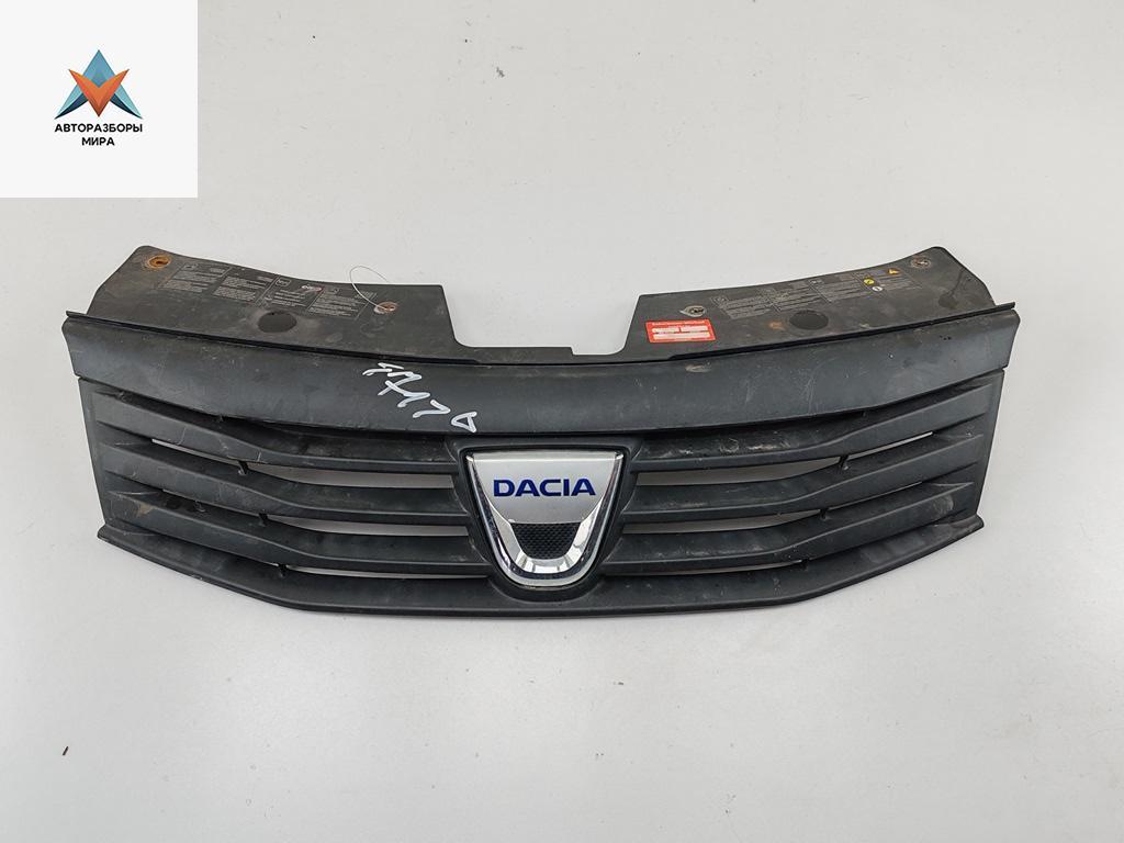 решетка радиатора Dacia (Renault) Sandero I 2010, красный, хетчбэк 5 дв., 8200735104 - фото №1