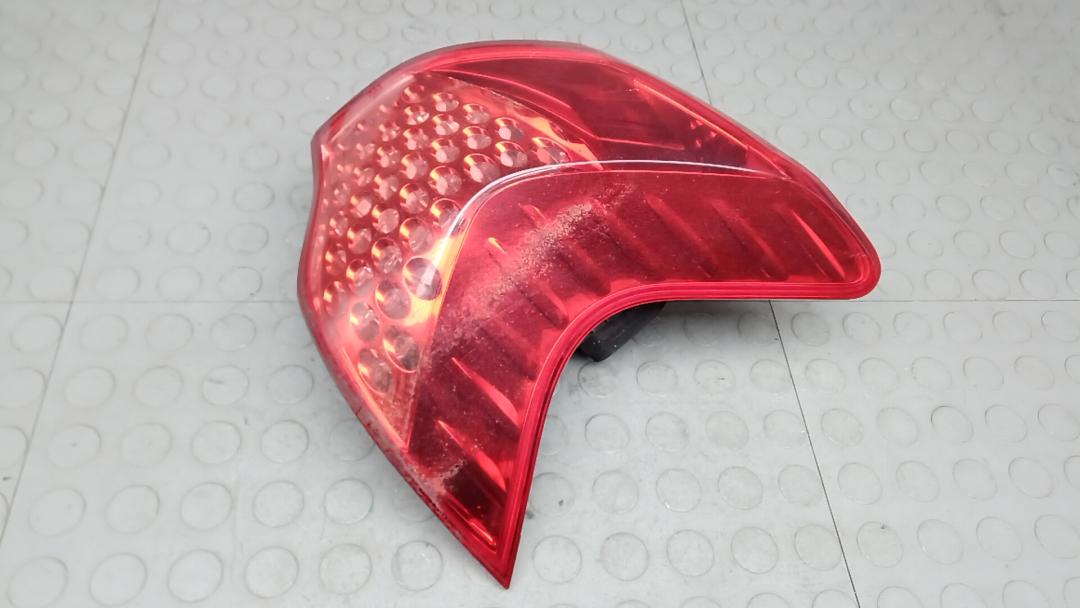 фонарь задний правый Peugeot 3008 1 поколение 2010, 1.6 л., бензин, АКПП, хетчбэк 5 дв. - фото №1