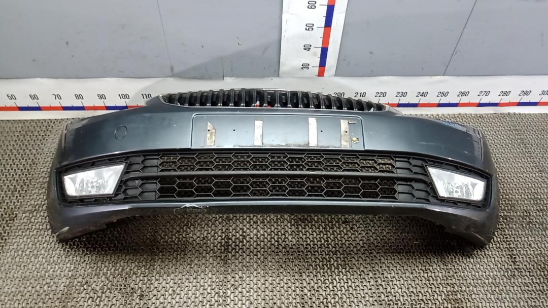 бампер передний Skoda Octavia 3 поколение (A7) 2014, 1.6 л., дизель, МКПП, хетчбэк 5 дв., 5E0807217A - фото №1